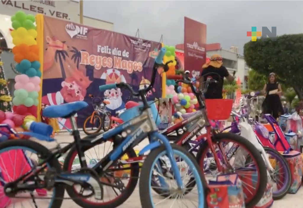 En Tres Valles festejan con alegría a niños y niñas en el Día de Reyes Magos